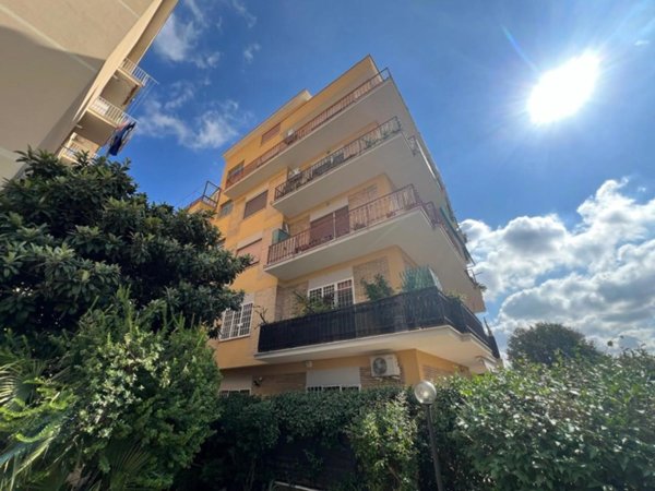 appartamento in vendita a Roma in zona Appio Latino