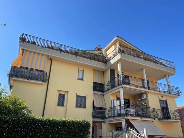 appartamento in vendita a Roma in zona Finocchio