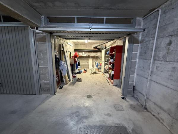 negozio in vendita a Roma in zona Infernetto