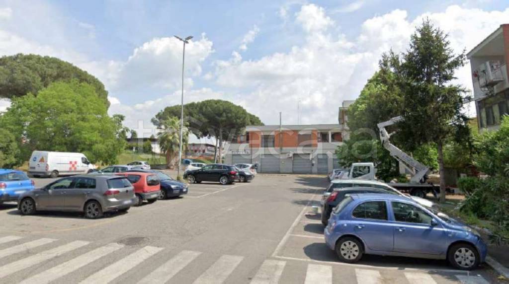 negozio in vendita a Roma in zona Ponte di Nona