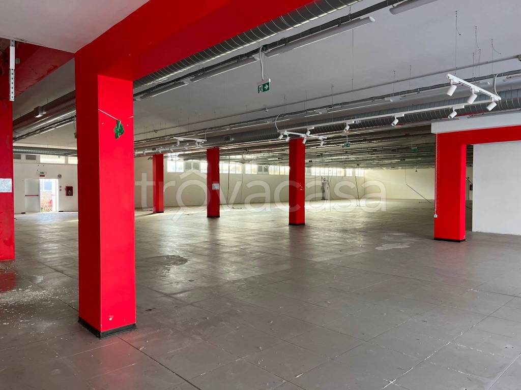 negozio in vendita a Roma in zona Tor di Quinto