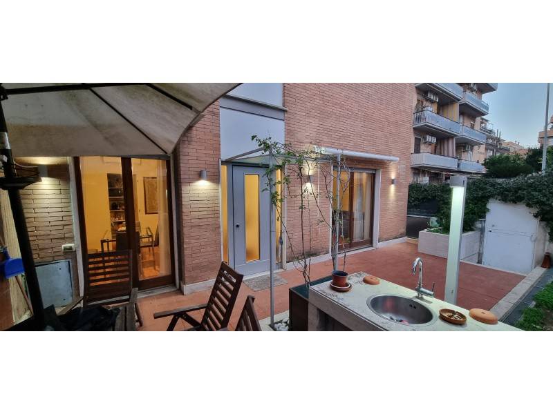 appartamento in vendita a Roma in zona Corviale