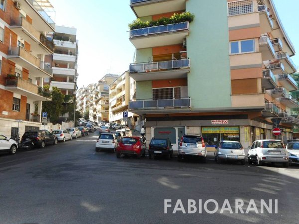 negozio in vendita a Roma in zona Salario