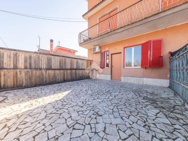 appartamento in vendita a Roma in zona Lunghezza