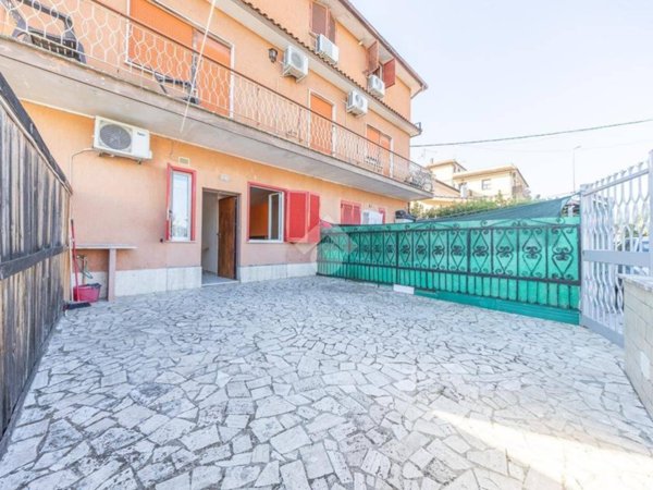 appartamento in vendita a Roma in zona Giardini di Corcolle