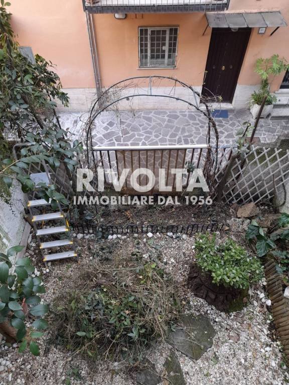 appartamento in vendita a Roma in zona Tomba di Nerone