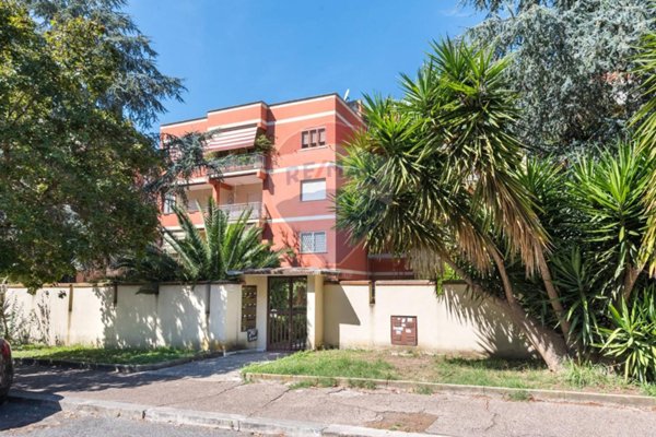 appartamento in vendita a Roma in zona Tor de' Cenci