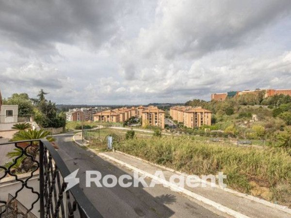 casa indipendente in vendita a Roma in zona Magliana Vecchia