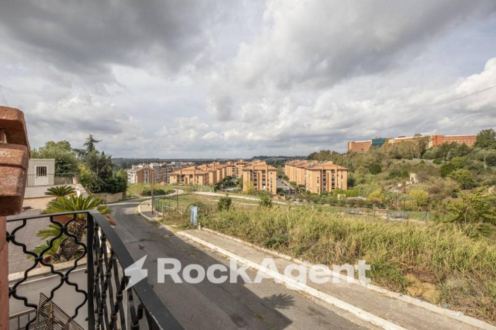 casa indipendente in vendita a Roma