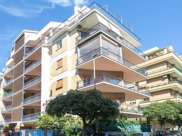 appartamento in vendita a Roma in zona Ostia