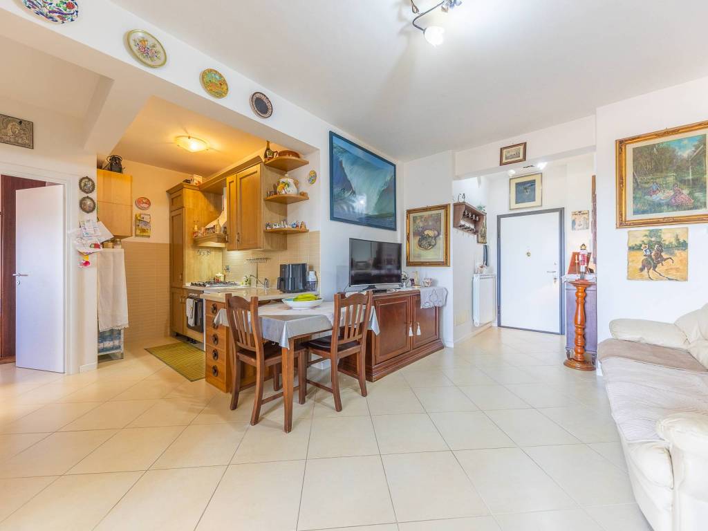 appartamento in vendita a Roma in zona Castelverde