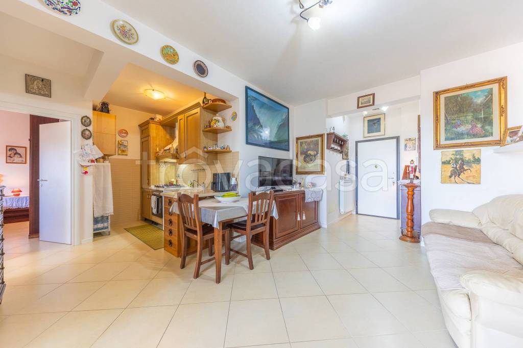 appartamento in vendita a Roma in zona Lunghezza