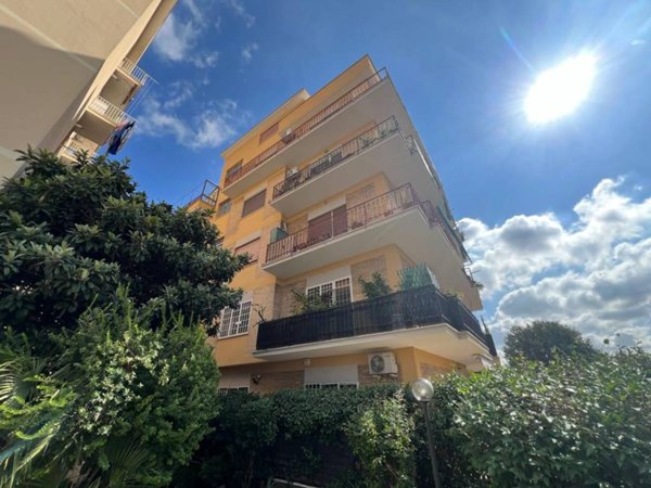 appartamento in vendita a Roma in zona Appio Latino