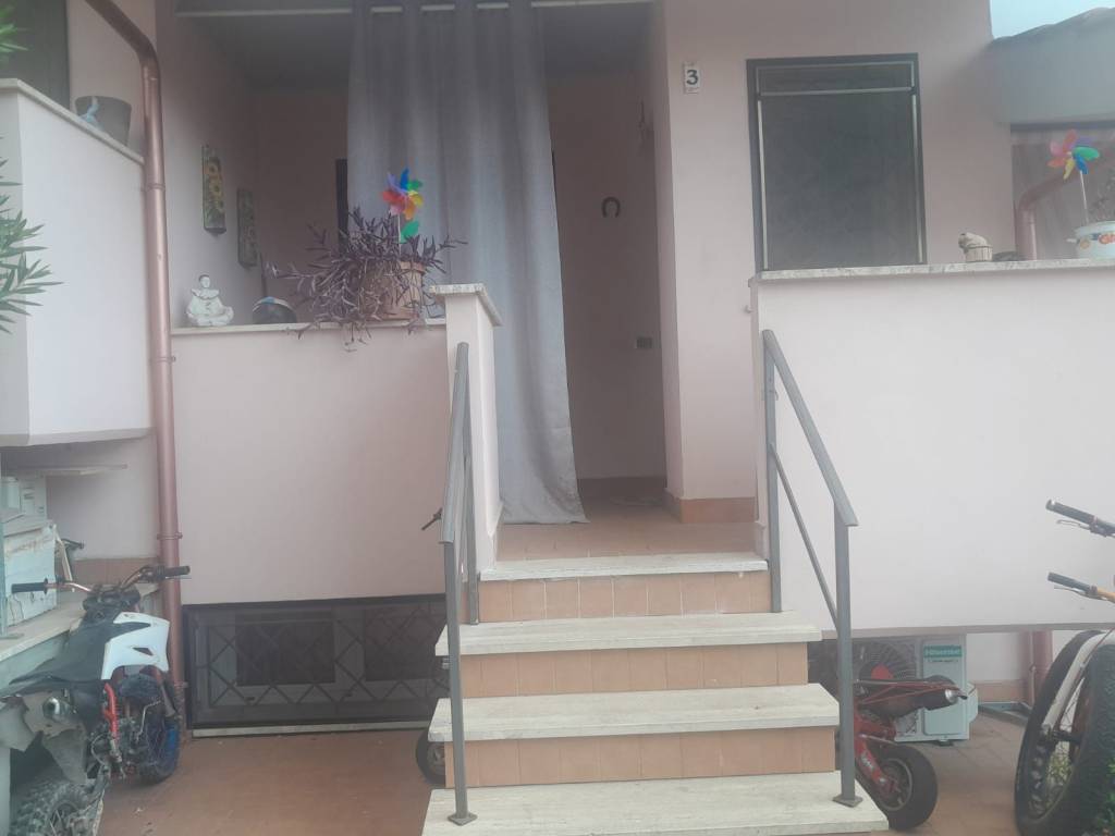casa indipendente in vendita a Roma in zona Massimina/Casal Lumbroso