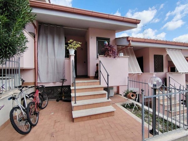 casa indipendente in vendita a Roma in zona Massimina/Casal Lumbroso