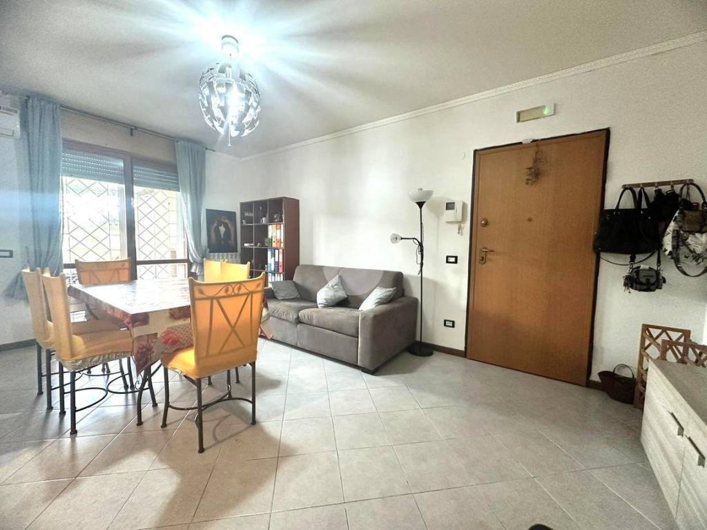 appartamento in vendita a Roma in zona Ponte di Nona