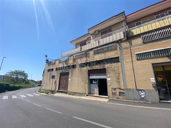 negozio in vendita a Roma in zona Casalotti