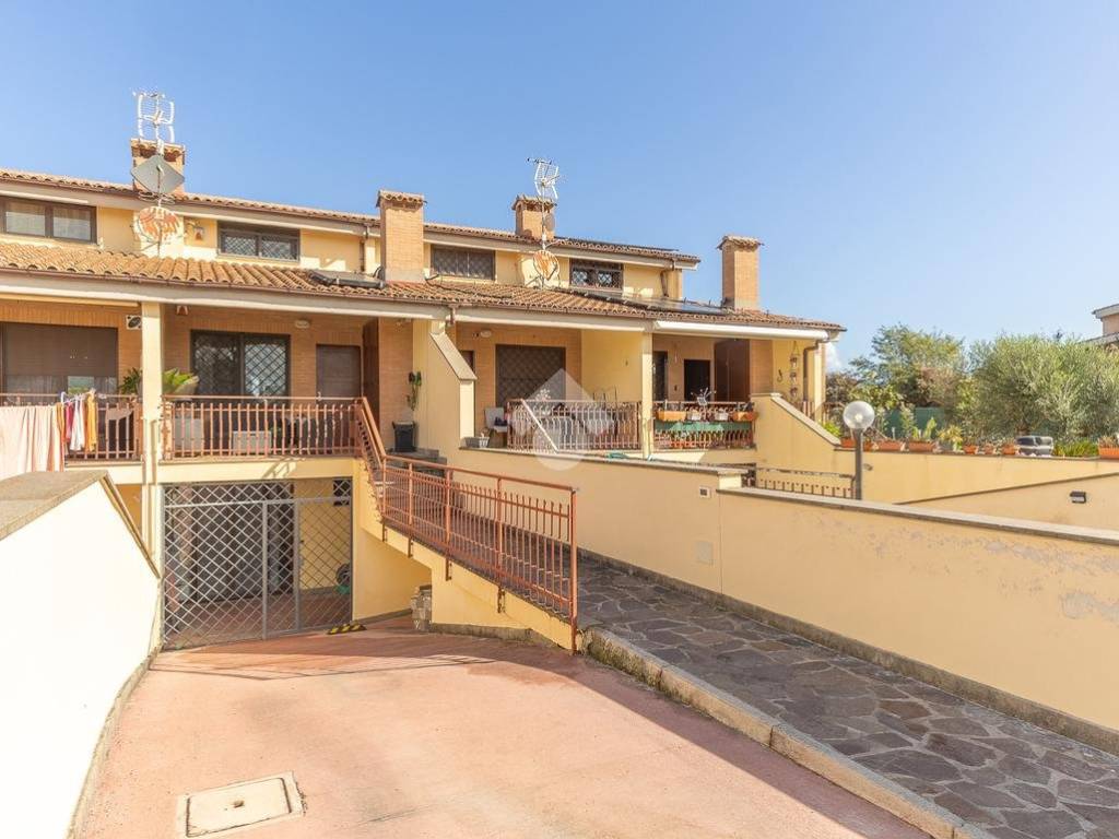 casa indipendente in vendita a Roma in zona Castelverde