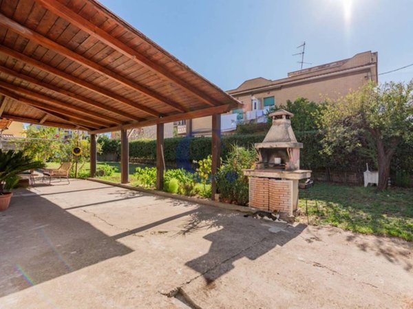 appartamento in vendita a Roma in zona Lunghezza