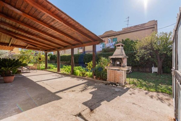 appartamento in vendita a Roma in zona Giardini di Corcolle