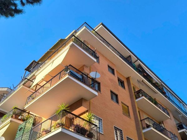 appartamento in vendita a Roma in zona Tomba di Nerone