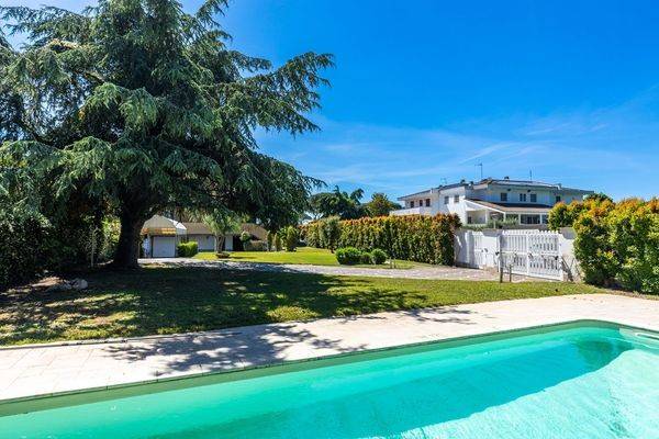 casa indipendente in vendita a Roma in zona Casal Palocco