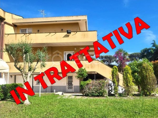 casa indipendente in vendita a Roma in zona Casal Palocco
