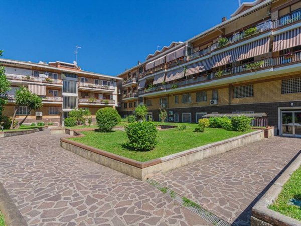 appartamento in vendita a Roma in zona Mostacciano