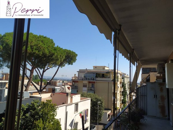 appartamento in vendita a Roma in zona Tomba di Nerone