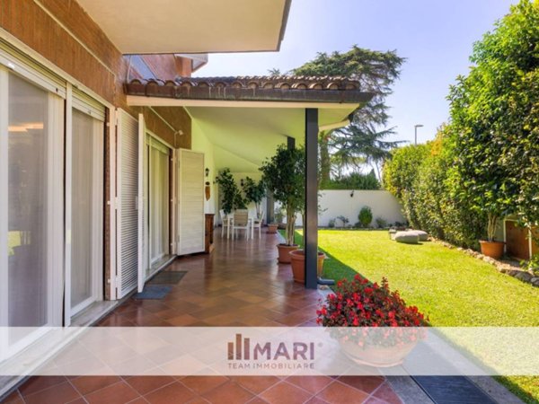 casa indipendente in vendita a Roma in zona Spinaceto