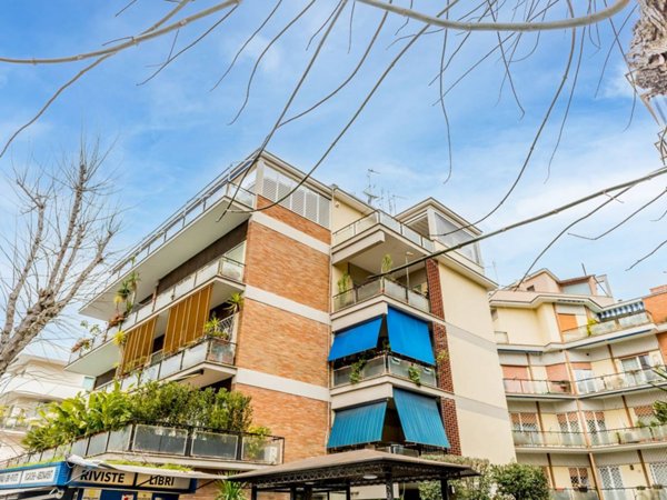 appartamento in vendita a Roma in zona EUR