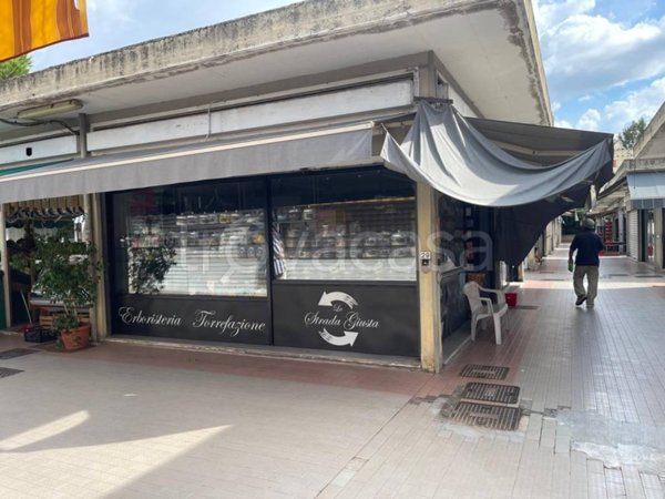 negozio in vendita a Roma in zona Primavalle
