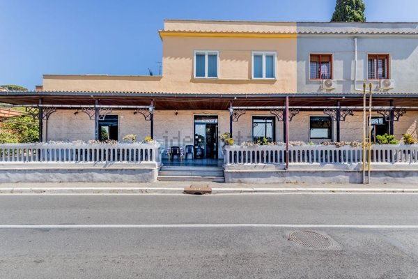 locale commerciale in vendita a Roma in zona Magliana Vecchia