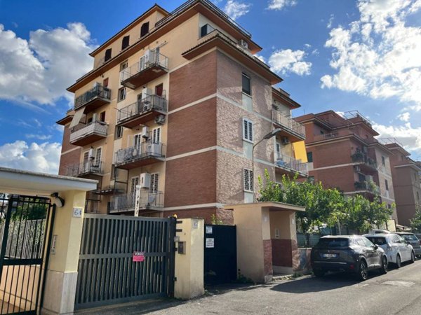 appartamento in vendita a Roma in zona Corviale