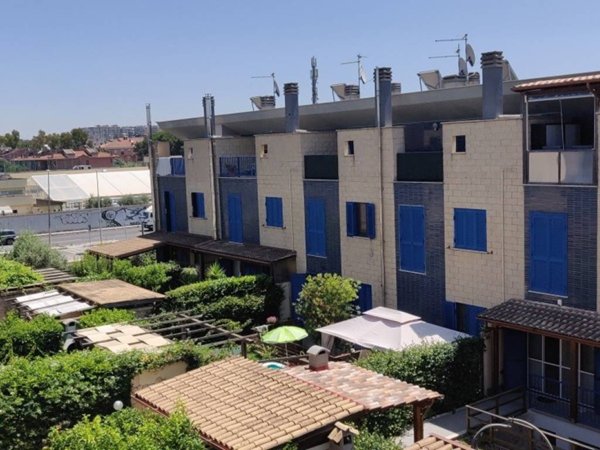 casa indipendente in vendita a Roma in zona Acilia