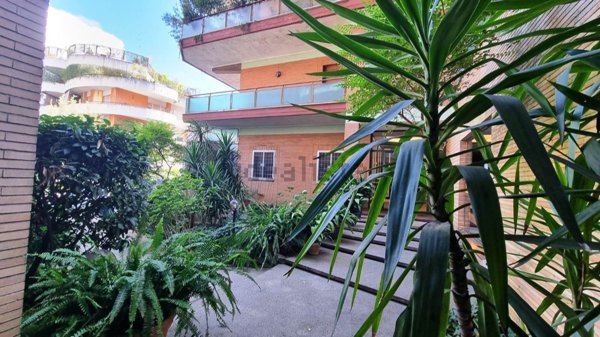 appartamento in vendita a Roma in zona Tomba di Nerone