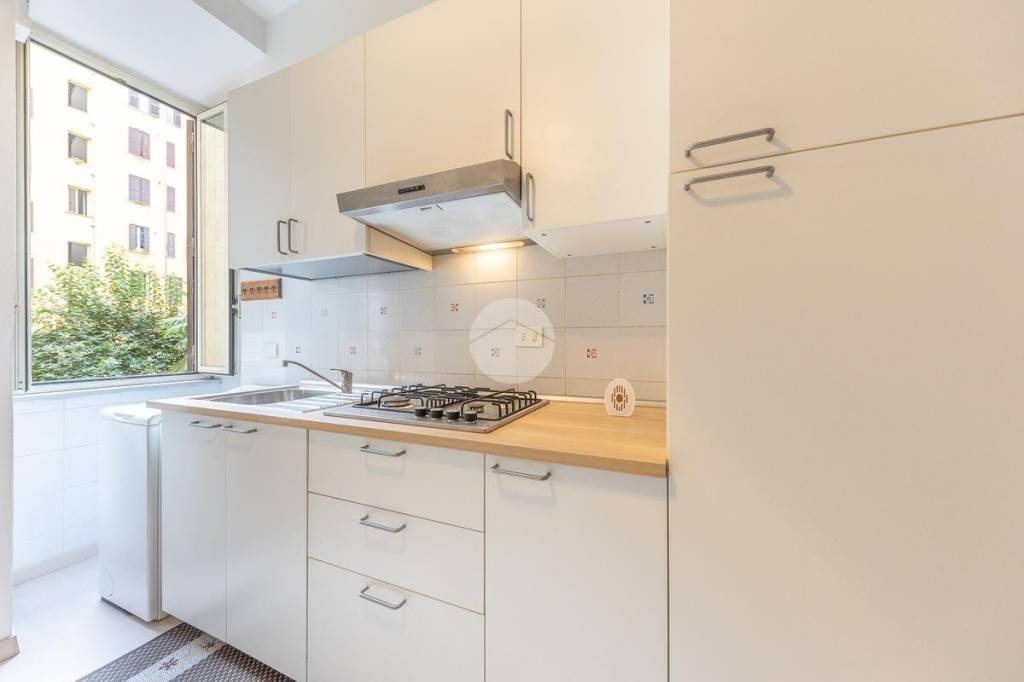 appartamento in vendita a Roma in zona Appio Latino