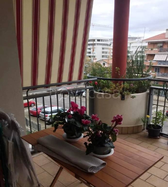 appartamento in vendita a Roma in zona EUR
