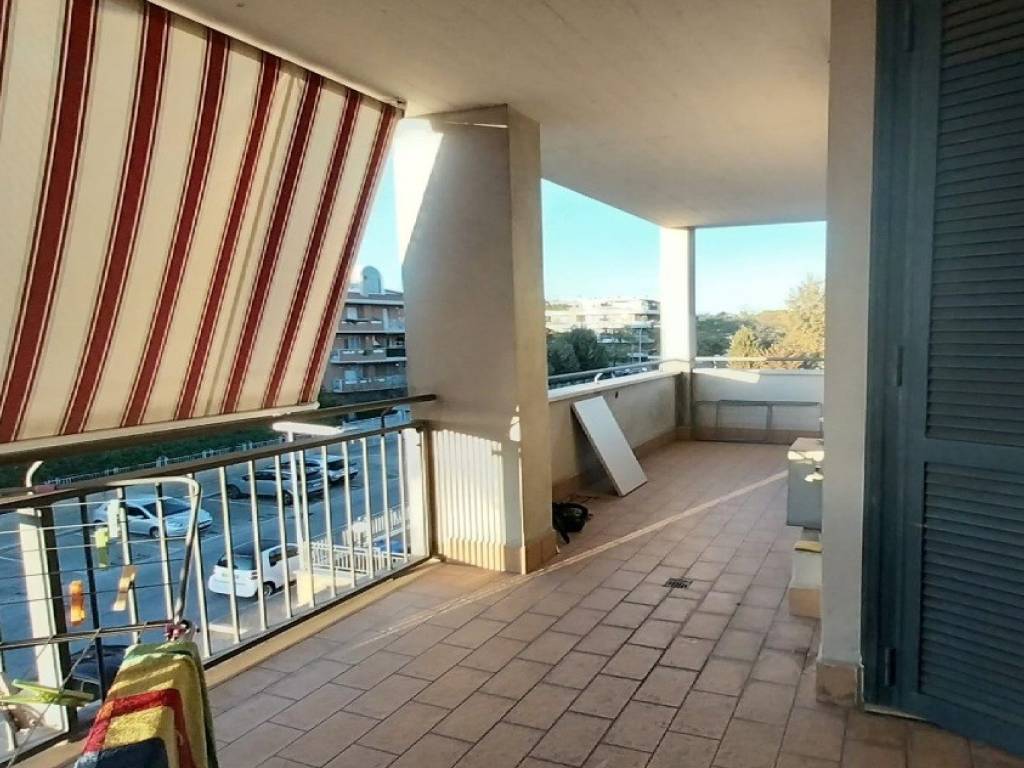 appartamento in vendita a Roma in zona EUR