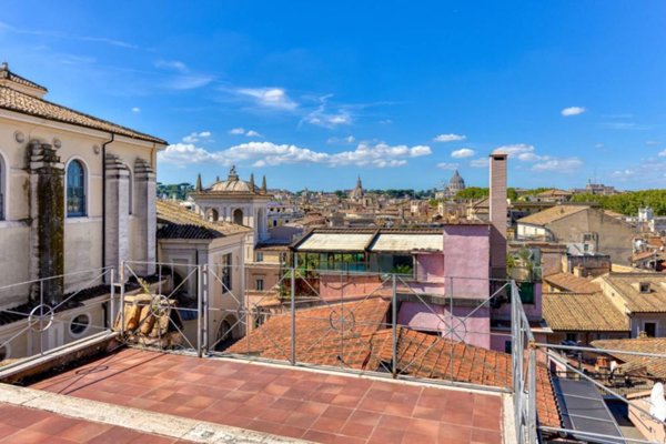 appartamento in vendita a Roma in zona Parione/Sant'Eustachio