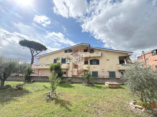 appartamento in vendita a Roma in zona Casal Morena