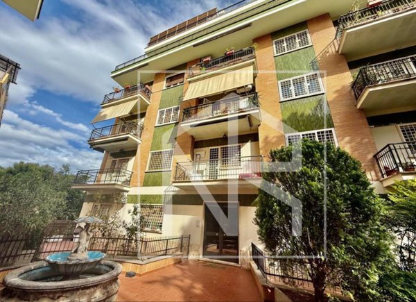 appartamento in vendita a Roma in zona Tomba di Nerone