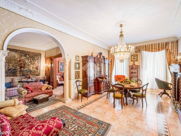 appartamento in vendita a Roma in zona Trevi-Colonna