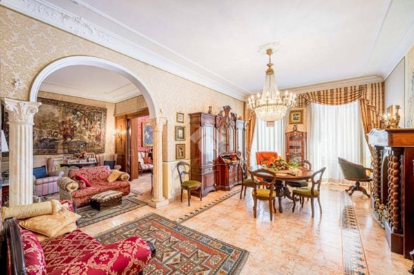 appartamento in vendita a Roma in zona Trevi-Colonna