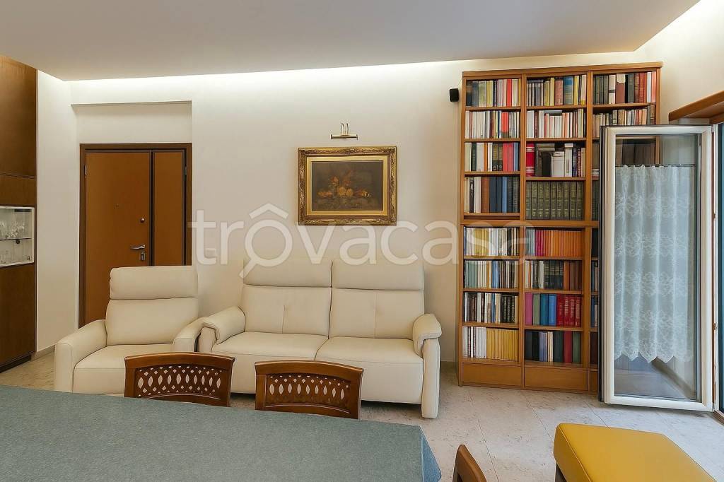 appartamento in vendita a Roma in zona Ostia