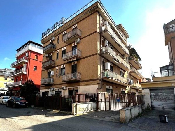 appartamento in vendita a Roma in zona Torre Angela