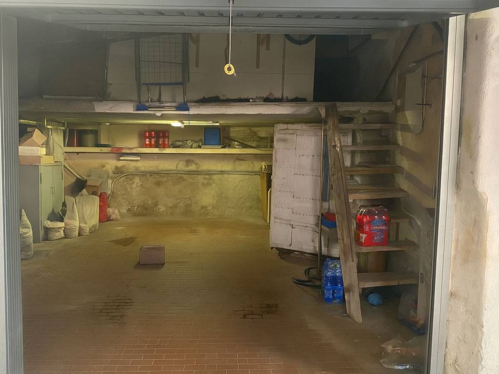 locale di sgombero in vendita a Roma in zona Gianicolense