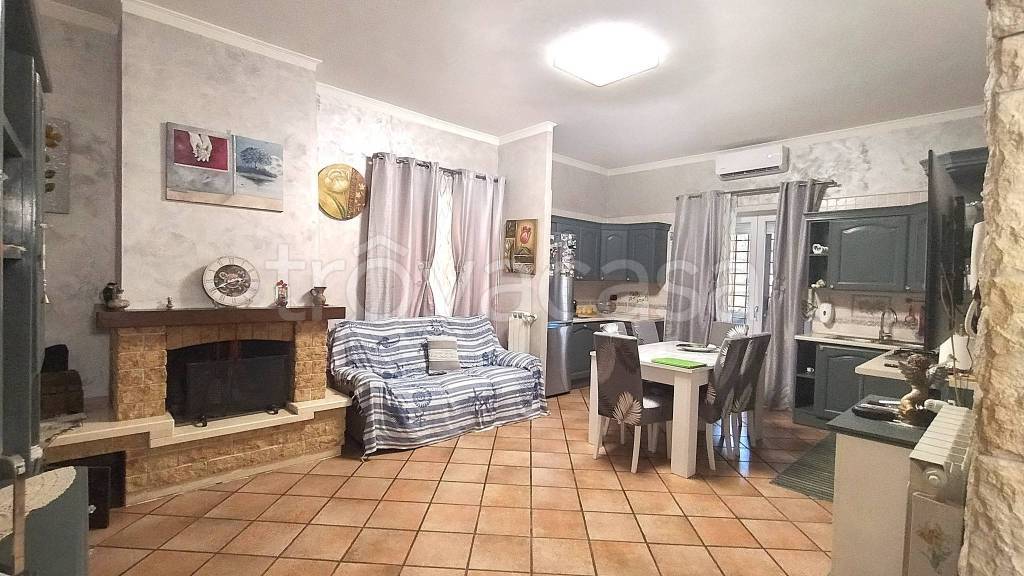 appartamento in vendita a Roma in zona Lunghezza