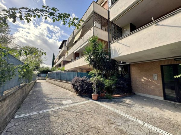 appartamento in vendita a Roma in zona Valle Muricana