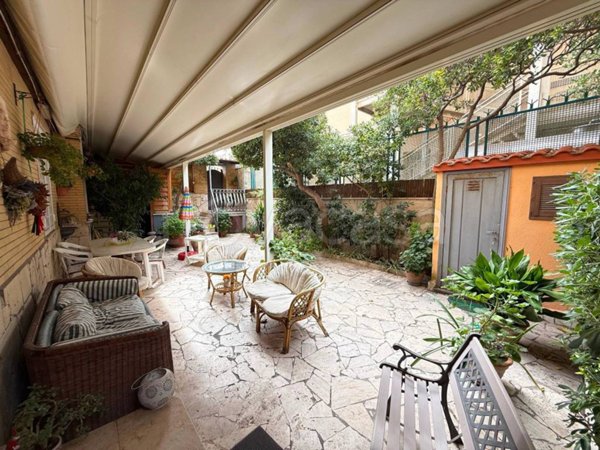 appartamento in vendita a Roma in zona Ostia